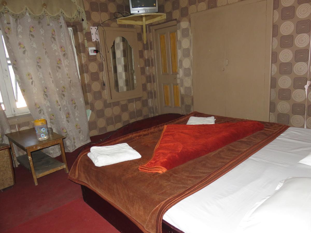 Butterfly Hotel Srīnagar Екстериор снимка